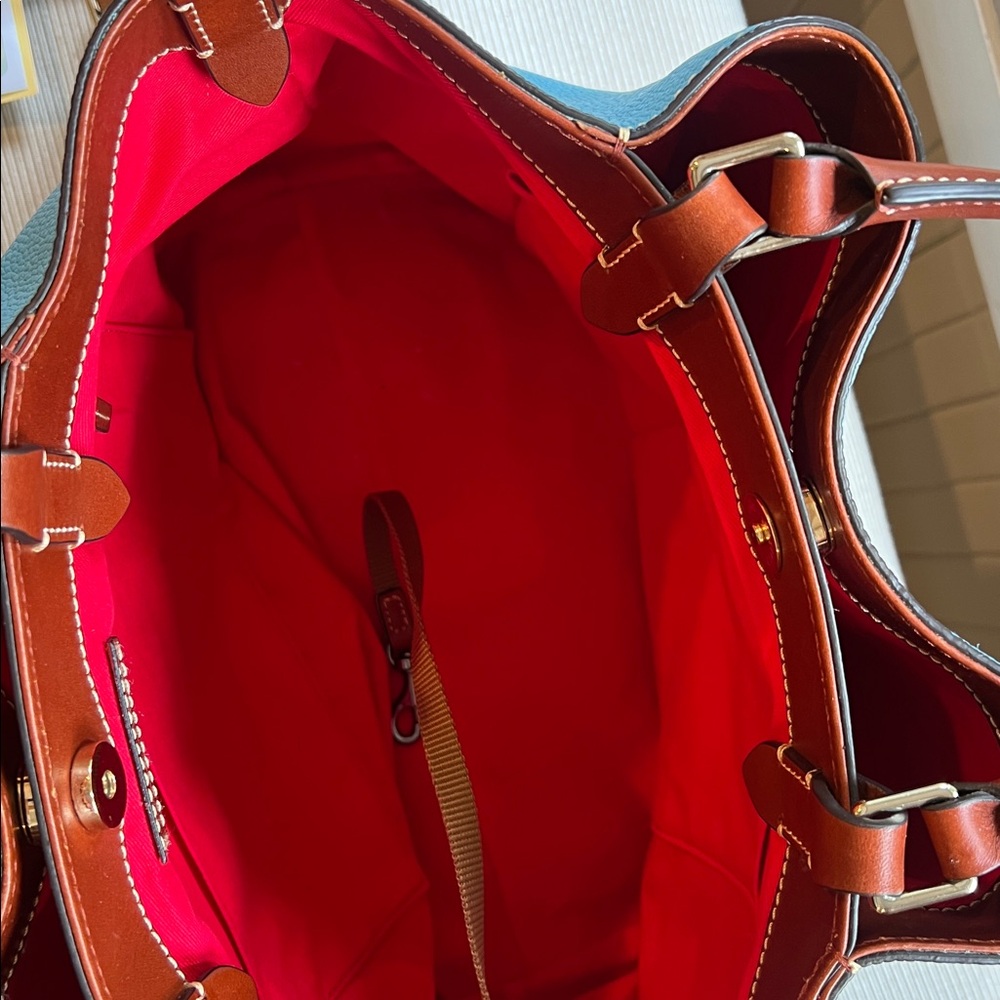 Gorgeous Dooney and Bourke bag - Picture 5 of 8